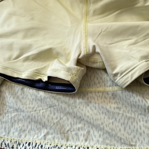 Lululemon pace rival skirt four way stretch. Dotty Dash clarity yellow/ black. - Picture 5 of 5